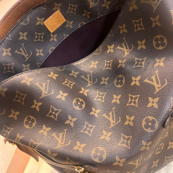 Louis Vuitton Hobo Style Bag - Picture 3 of 11